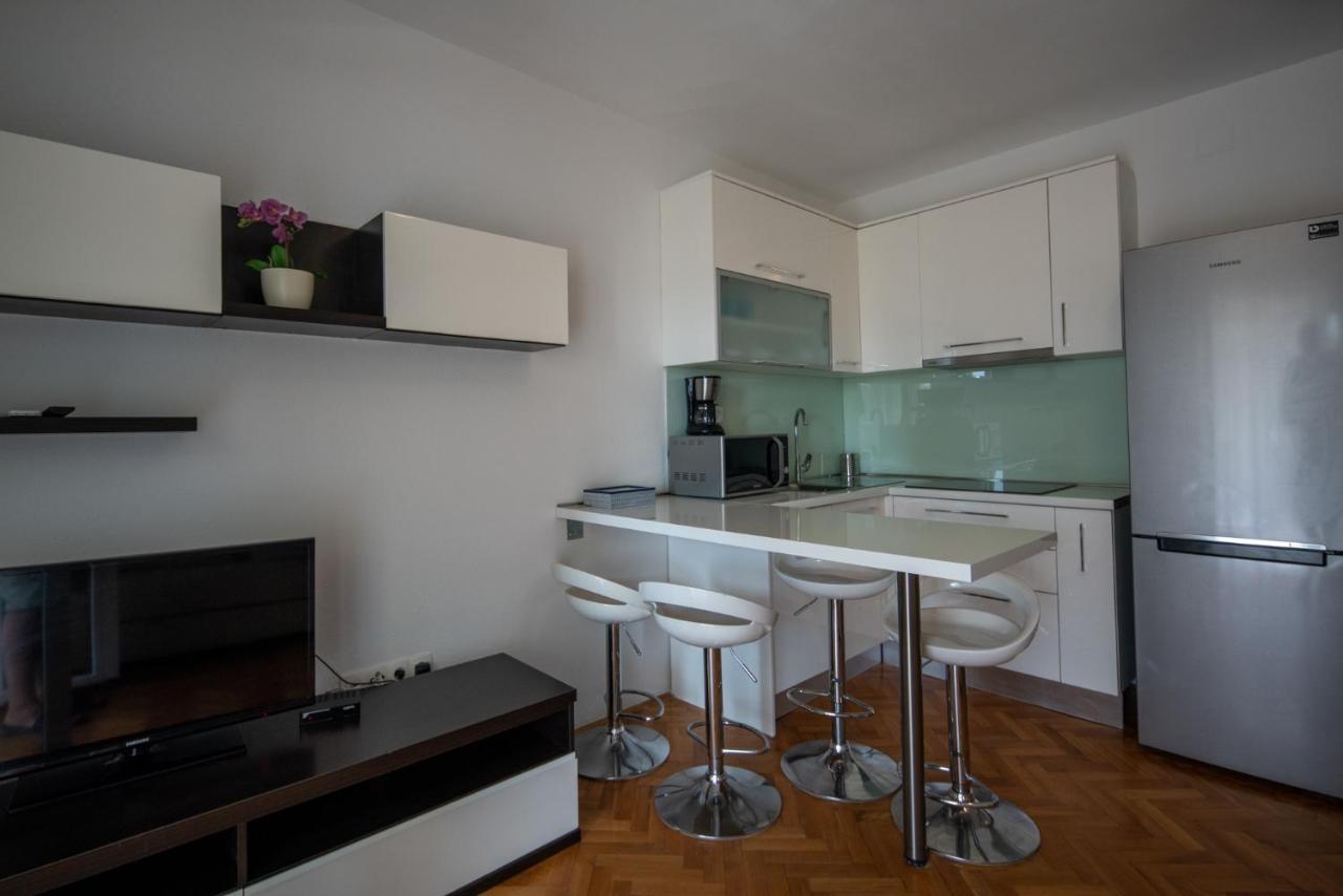 Apartmani Mara ปาโกชตาเน ภายนอก รูปภาพ