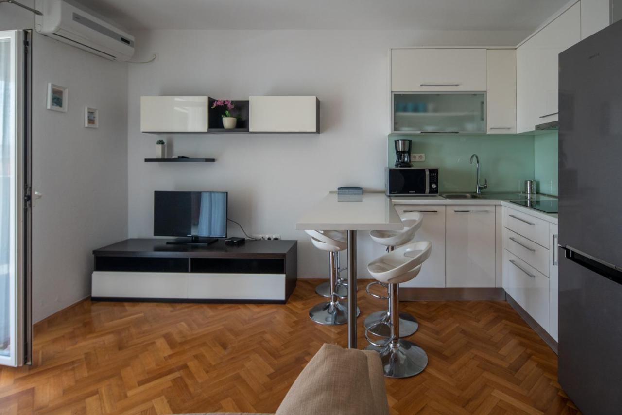 Apartmani Mara ปาโกชตาเน ภายนอก รูปภาพ