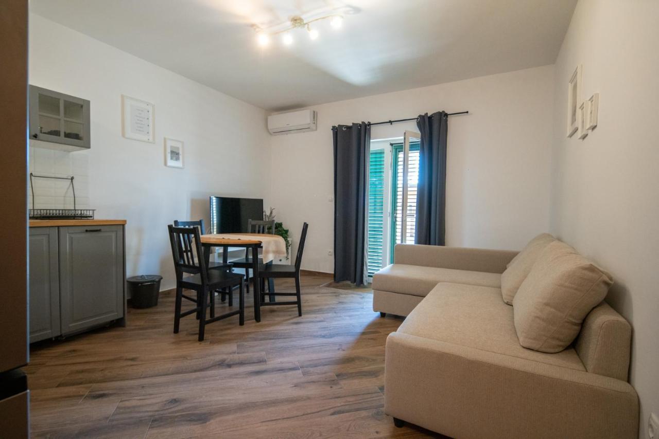 Apartmani Mara ปาโกชตาเน ภายนอก รูปภาพ