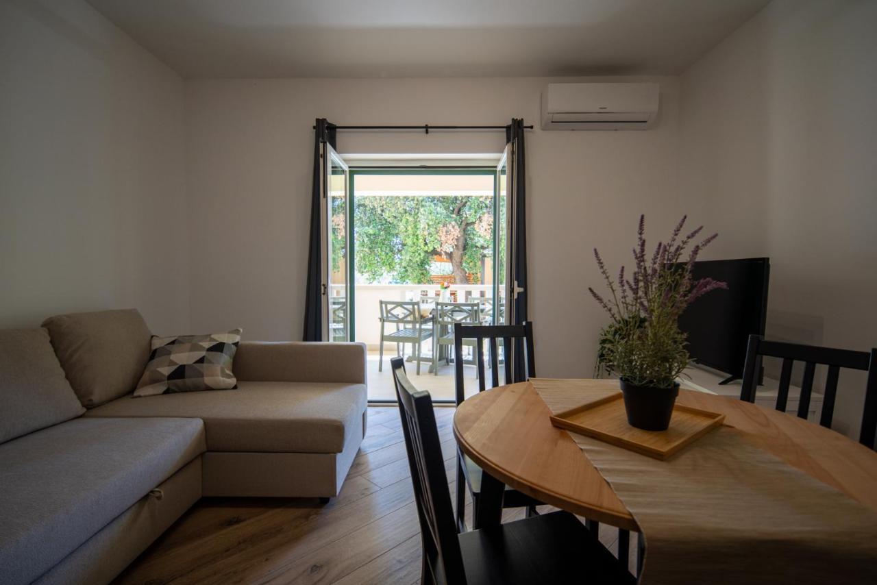 Apartmani Mara ปาโกชตาเน ภายนอก รูปภาพ