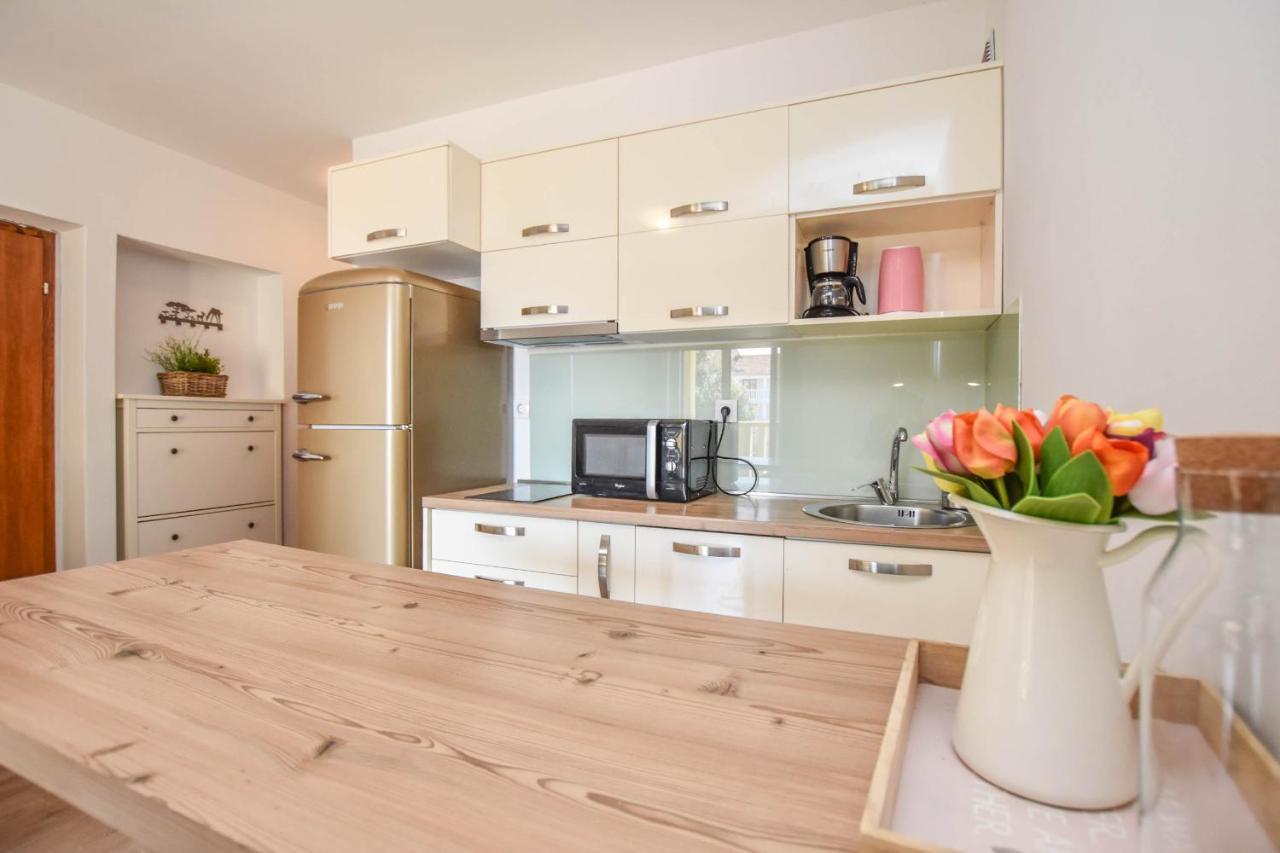 Apartmani Mara ปาโกชตาเน ภายนอก รูปภาพ